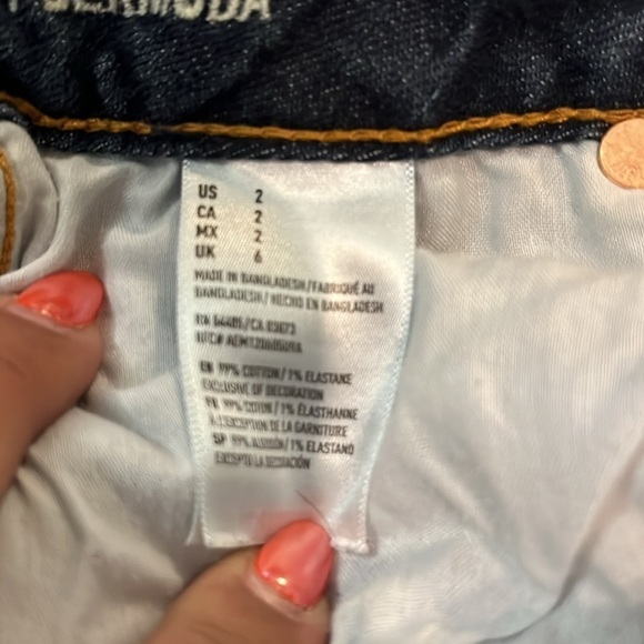 American Eagle size 2 skinny Bermuda stretch denim shorts- cut off, distressed - Picture 9 of 9